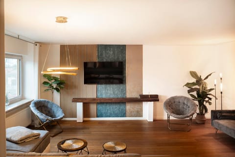 Communal lounge/ TV room, TV and multimedia, Living room, Seating area