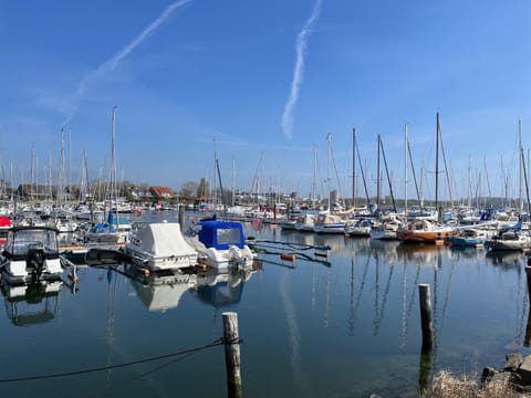 Hausboot LUMME - Huus & Meer House in Großenbrode