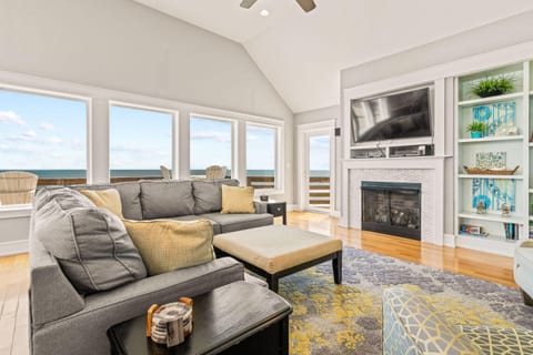 Surfside Retreat 7 Bedroom by KEES Vacations Maison in Buxton