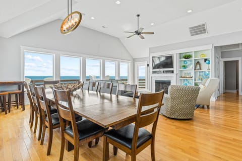 Living room, Dining area, Beach