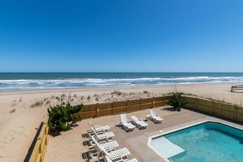 Surfside Retreat 7 Bedroom by KEES Vacations House in Buxton