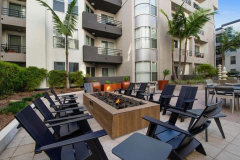 Casa Marina - Modern, Stylish, Secure & Spacious Condo with 2 Master Suites in MDR & Close to Venice Beach Condo in Marina del Rey