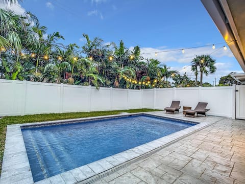 Pool view, Swimming pool, sunbed