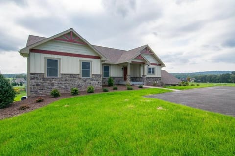 Beary Fine 6 bed 5 bath luxury home w indoor pool House in Deep Creek Lake