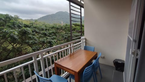 Natural landscape, Balcony/Terrace, Dining area, Mountain view