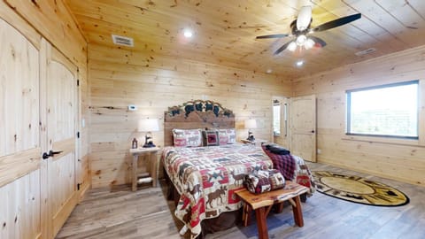 Lazy Bear Lodge House in Sevier County