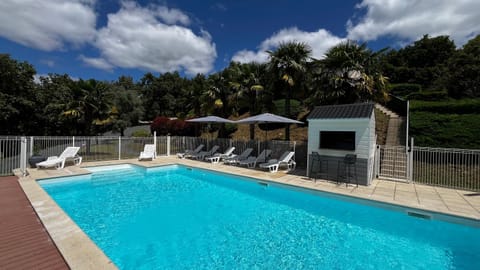 Maison belle vue et piscine House in Souillac