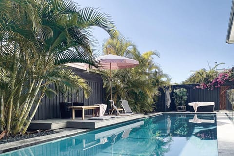 14m Mineral Pool + Paddle Boards + Creek Access Haus in Kingscliff