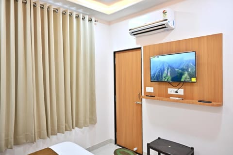 Communal lounge/ TV room, TV and multimedia, Bedroom, Area and facilities, Entertainment, air conditioner, air conditioner