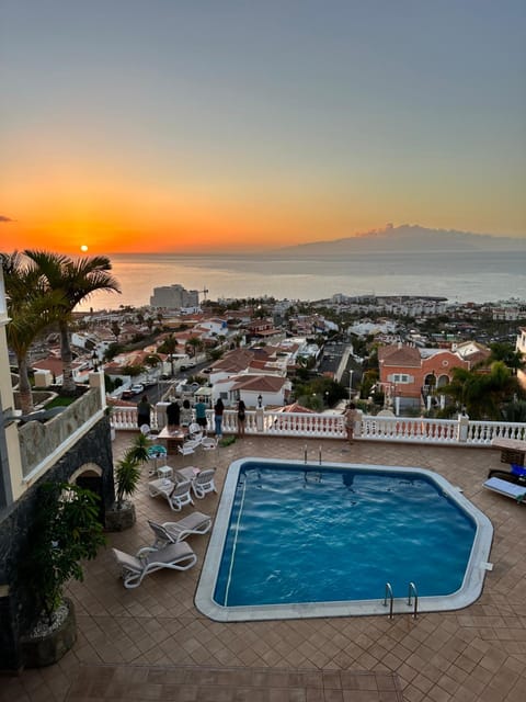 Patio, Pool view, Sea view, Swimming pool, Sunset, sunbed