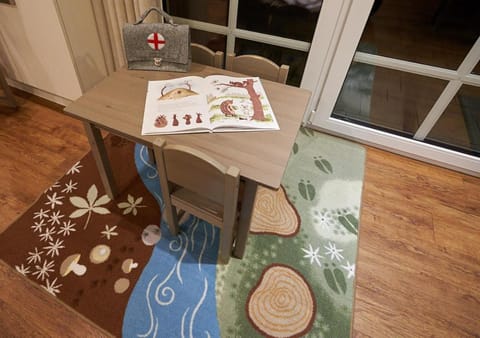 Dining area, children