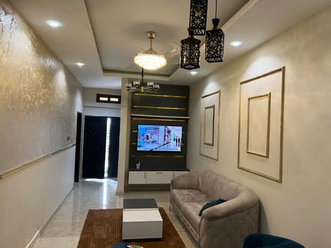 Communal lounge/ TV room, Living room, Seating area, Evening entertainment