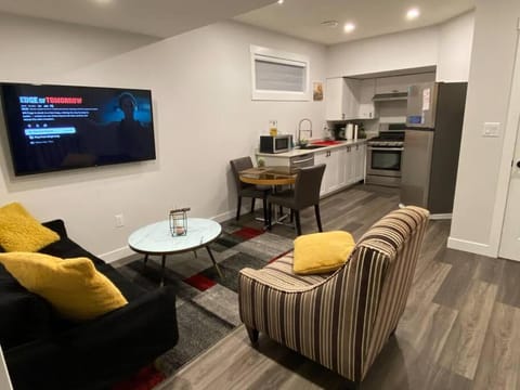 Modern Cozy 2 bedroom basement Near WEM Apartment in Edmonton