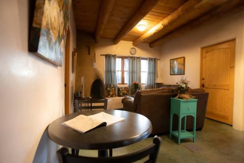 Cozy & Relaxing Near Taos Plaza Haus in Taos