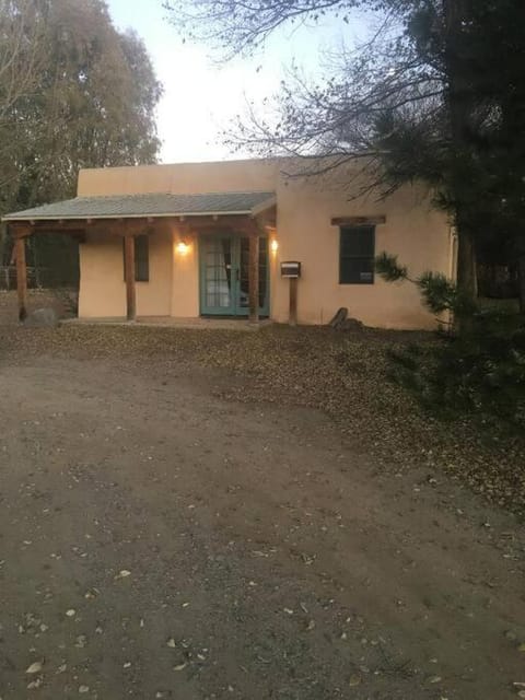 Cozy & Relaxing Near Taos Plaza Haus in Taos