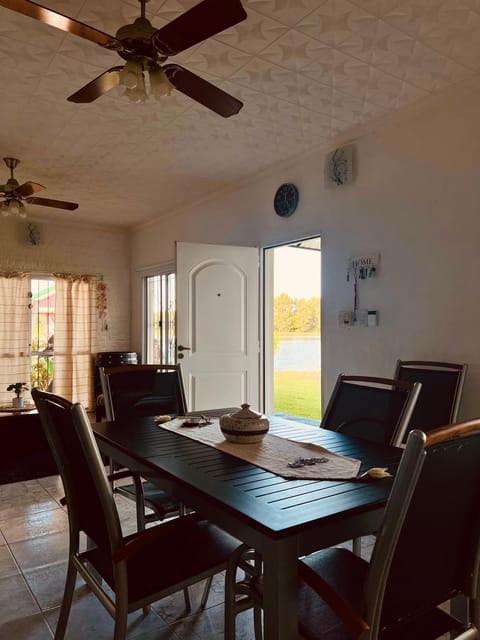 Kitchen or kitchenette, Dining area, fireplace