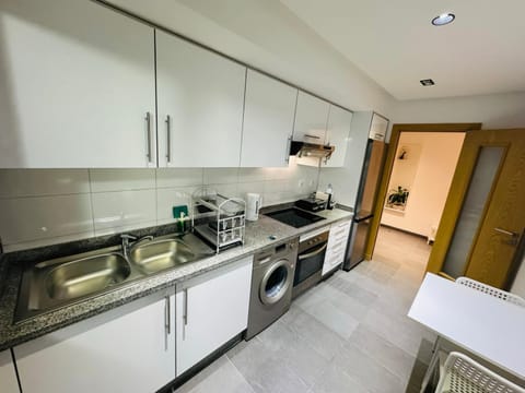 Kitchen or kitchenette, pet friendly, stove, washing machine