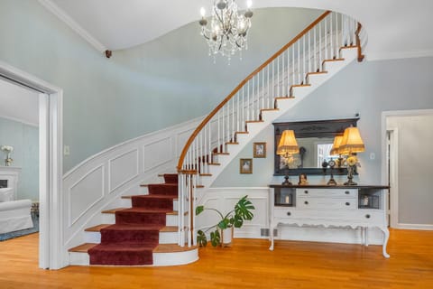 Grand Mansion-Treasured Mist suite! House in Fort Smith