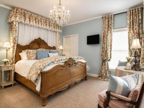 Bed, TV and multimedia, Bedroom