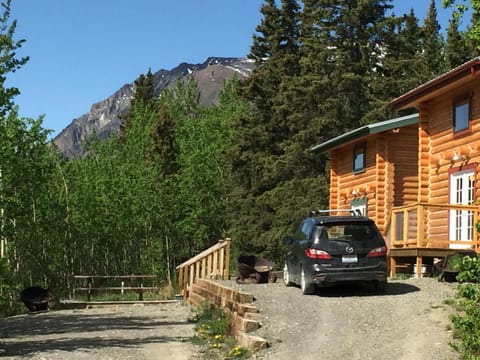 Cabins Over Crag Lake Haus in Yukon
