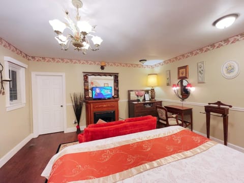 Cherry Suite-heart of oldtown House in Niagara-on-the-Lake