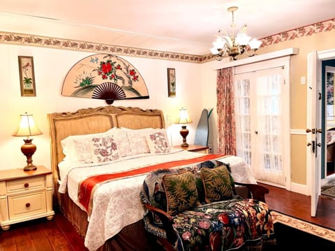 Apple & Cherry Suite-heart of oldtown Casa in Niagara-on-the-Lake