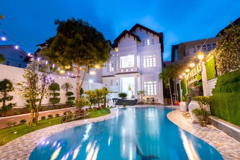 Property building, Night, Garden, Garden view, Pool view, Swimming pool