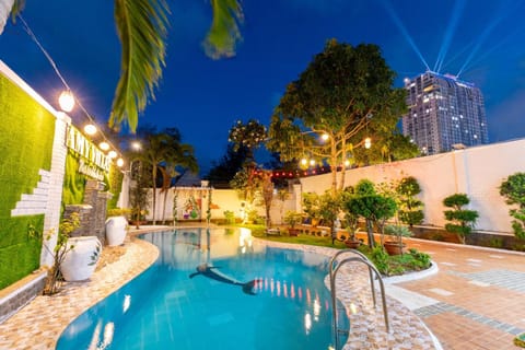 Property building, Patio, Night, Garden, Garden view, Pool view, Swimming pool, sunbed