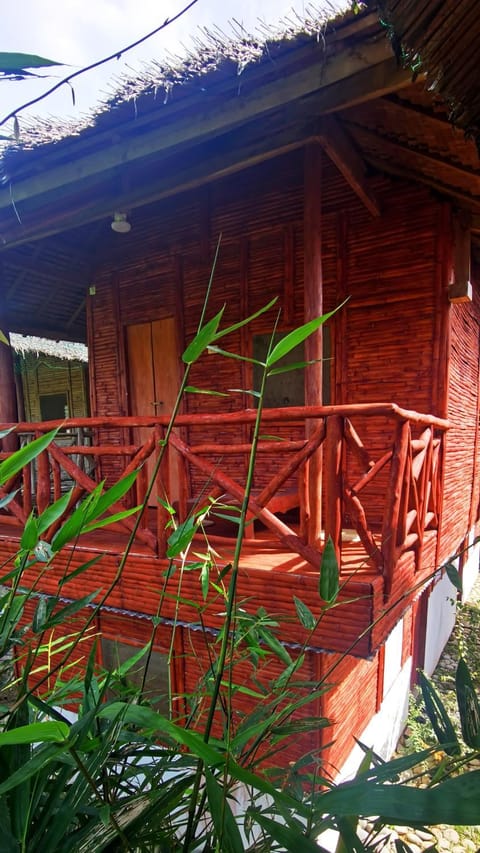 Property building, Day, Balcony/Terrace