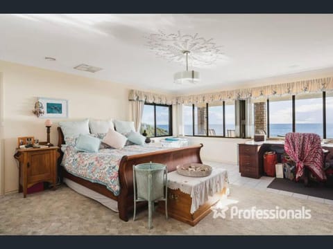 Beachfront Penthouse by Peppy Beach Retreats® Haus in Peppermint Grove Beach