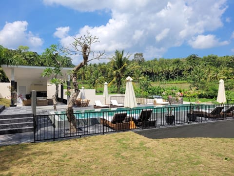 Garden, Swimming pool