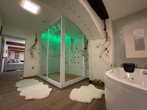 Steam room, Bathroom