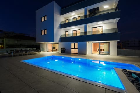 Property building, Swimming pool