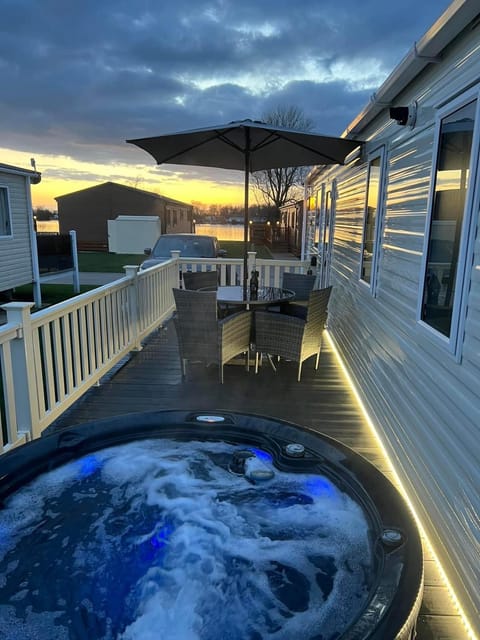 Hot Tub Breaks at 35 Merlin Point Tattershall Resort in Tattershall