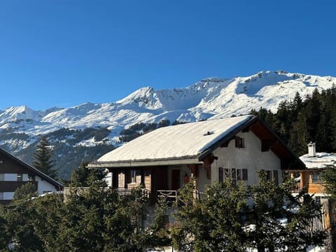 APPARTEMENT DE CHARME EN ATTIQUE dans UN PETIT CHALET Apartment in Sierre