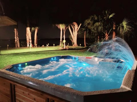 Golfers Paradise on Lake Tarpon with Jacuzzi ! Haus in Palm Harbor