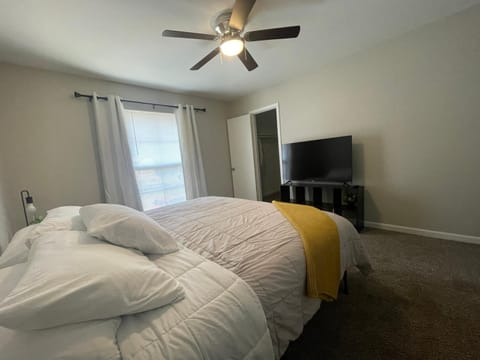 Cute & Cozy Suite in Overland Park Apartment in Overland Park