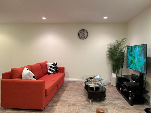 TV and multimedia, Living room, Seating area, Evening entertainment