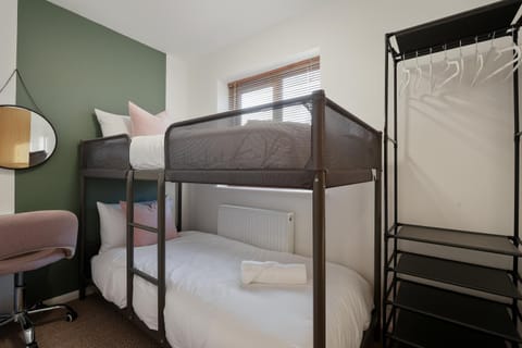 Tapton View - Modern Stay Near Chesterfield Town Center, Train Station & the Peak District House in Chesterfield