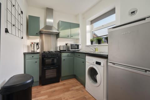 Tapton View - Modern Stay Near Chesterfield Town Center, Train Station & the Peak District House in Chesterfield