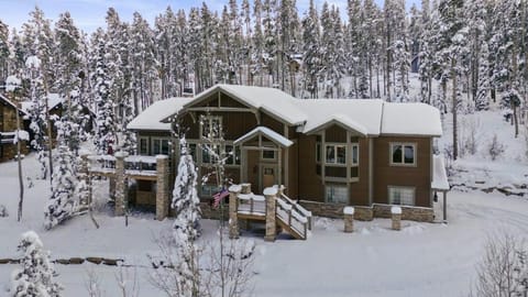 Stunning 5 BDR Retreat with Private Hot Tub and Views House in Breckenridge