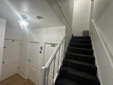 Cosy Smart/Small Double Room in Keedonwood Road Bromley Bed and Breakfast in Bromley