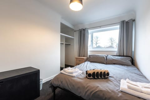 Central Modern Flat in Southampton, Sleeps 5, Free Off-Road Parking, Close to Hospital, Cruise terminal and Centre, Great for contractors, friends & families Apartment in Southampton