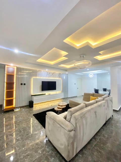 Luxury 3BR + 3.5bath apartment in Victoria Island with pool Eigentumswohnung in Lagos