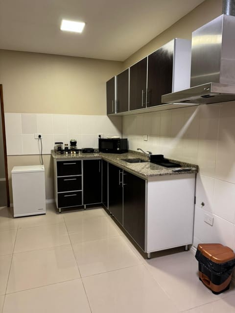 Kitchen or kitchenette, minibar, oven, toaster