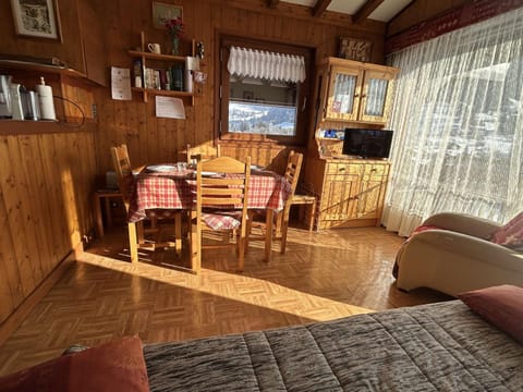 Charmant appartement T2 à Praz sur Arly avec parking et balcon - 300m du village, 600m des pistes - FR-1-603-88 Apartment in Megève