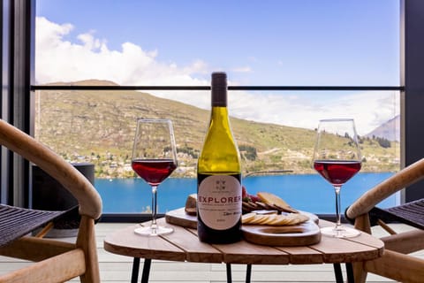 Balcony/Terrace, Lake view, Mountain view