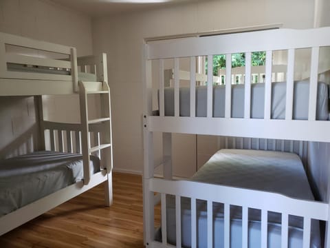 Bedroom, bunk bed