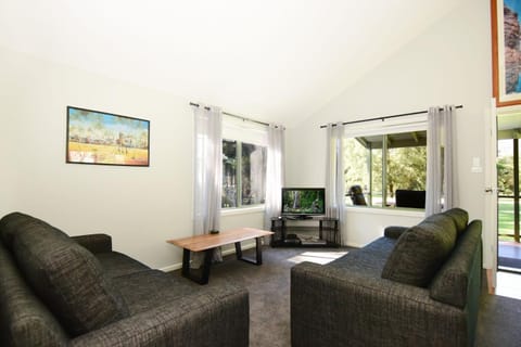Beau Villa - Two bedroom Villa on golf course House in Kangaroo Valley
