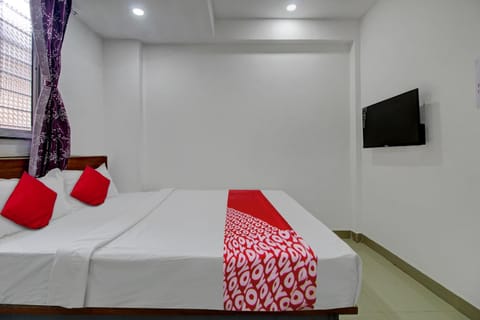 Super OYO SILVER STAR Hotel in Pune